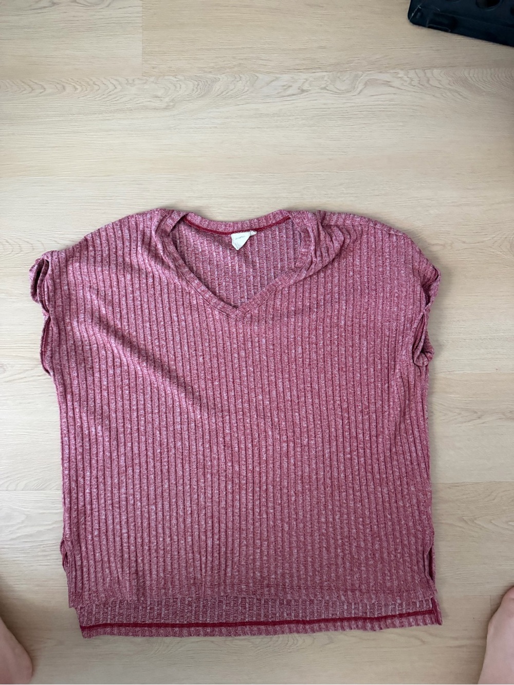 White Crow Ribbed V-Neck Short Sleeve Top in Dusty Rose